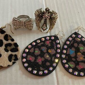 4pc Woman’s Jewelry Lot! Earrings & Rings, O’ My!